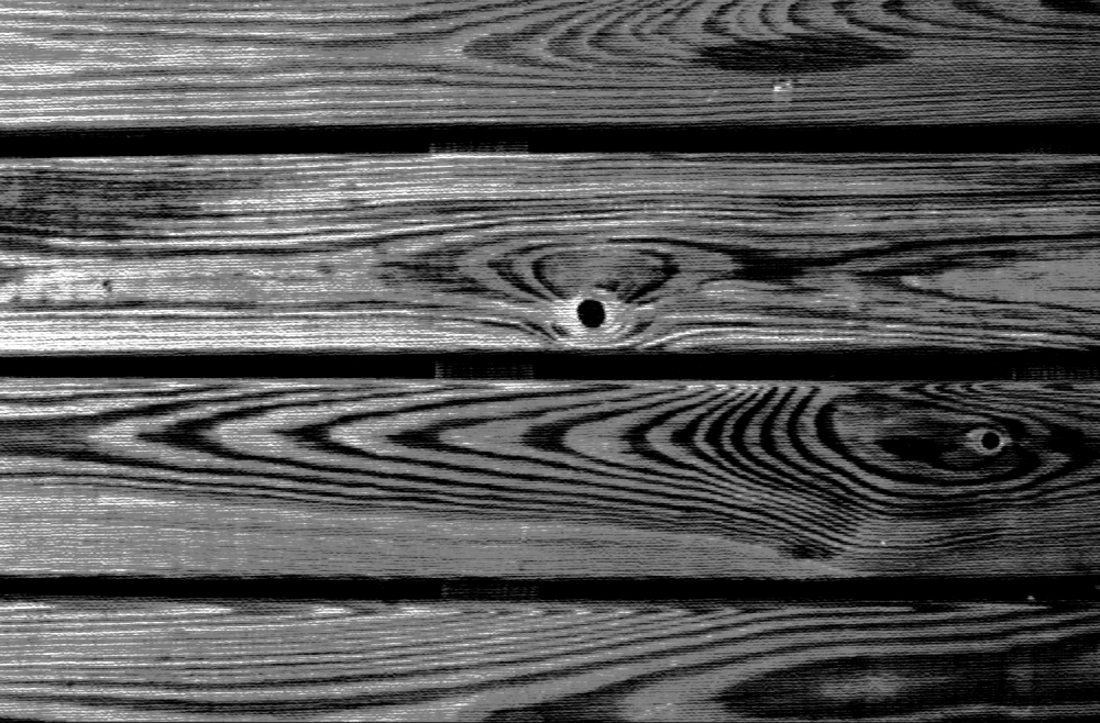 Pieza contemporánea de Morris Millwork en un espacio oscuro